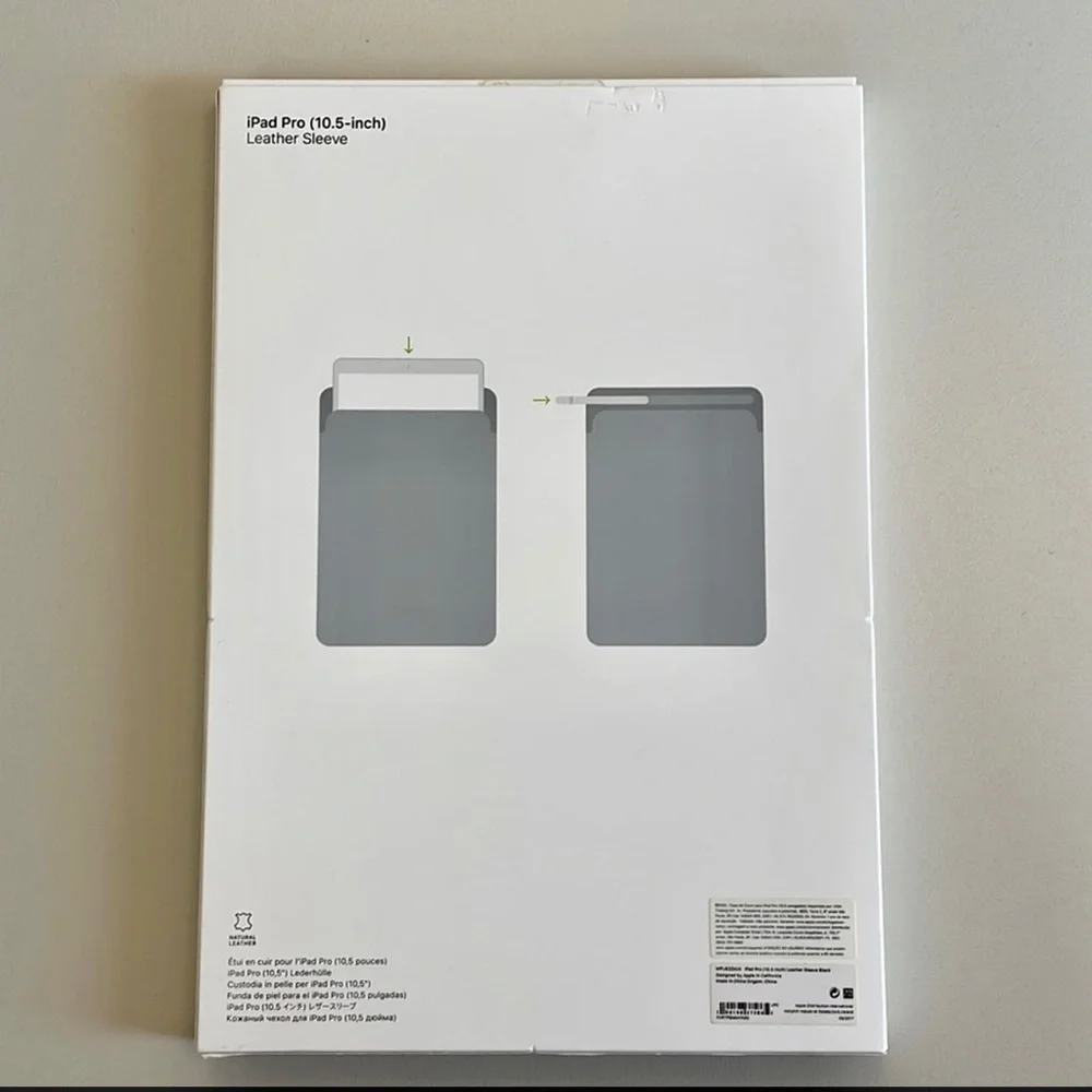 NWT Apple Leather Sleeve for 10.5‑inch iPad Pro - Black